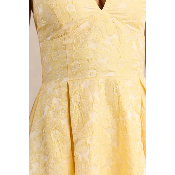 Nyomi | Robe mi-longue en satin citron à encolure dos nu