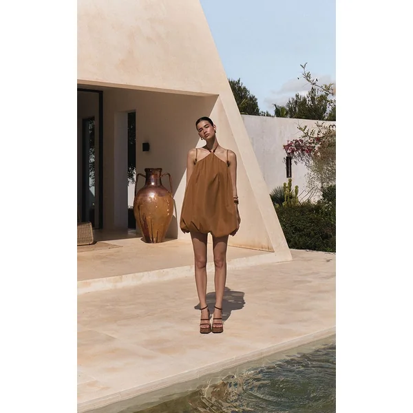 Ocre Foncé Robe Bouffante À Col Licou Avec Détails Perlés