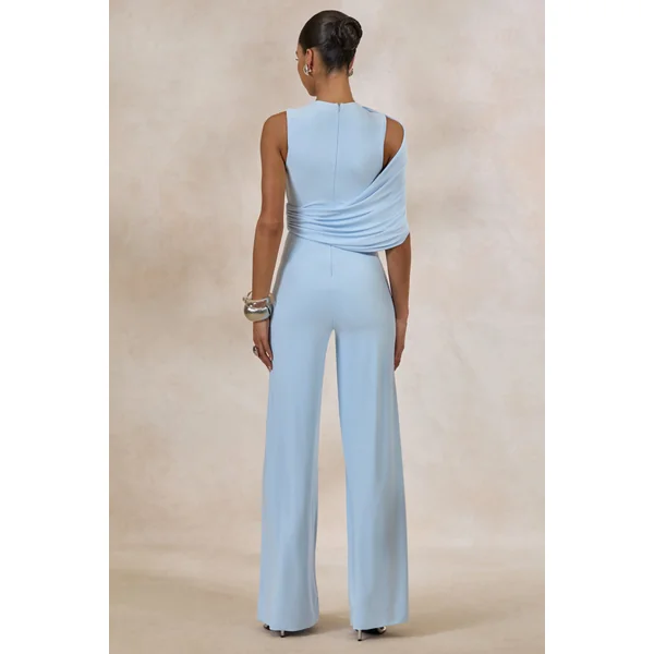 Opulence | Combinaison bleu clair à manche cape et détails drapés