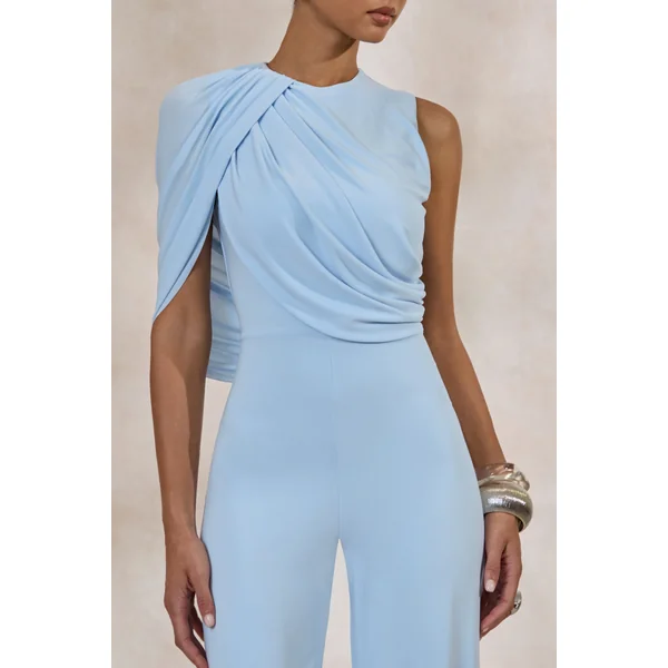 Opulence | Combinaison bleu clair à manche cape et détails drapés