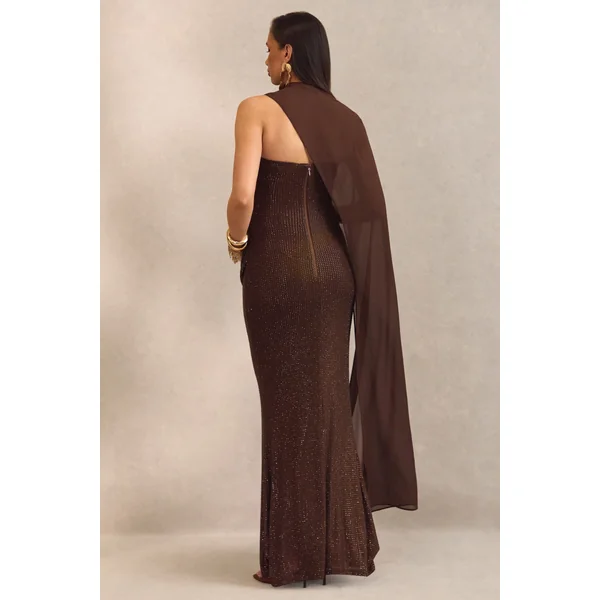 Ottoline | Robe longue de maternité en strass marron foncé à décolleté asymétrique avec manche cape transparente