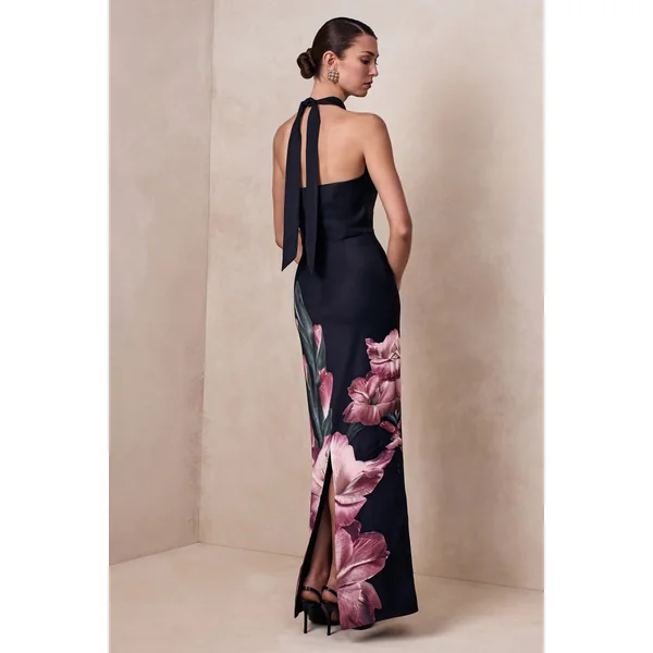 Palatial | Robe longue à décolleté halter et drapé avec imprimé floral rose sur la bordure