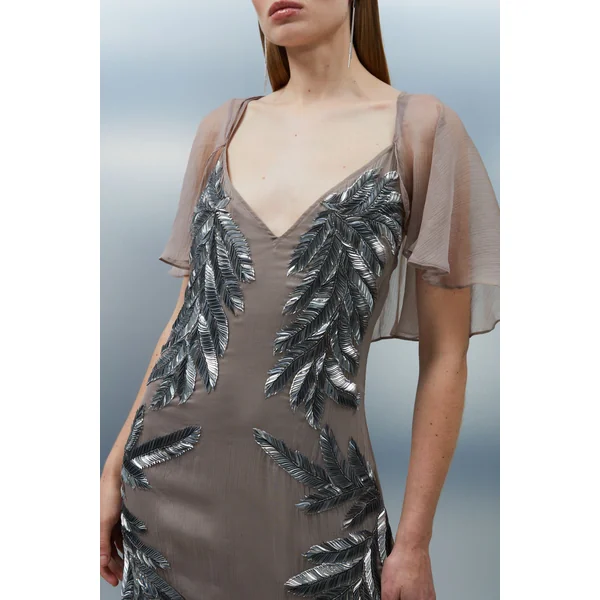 Petite Robe Maxi avec Manches Cape Tissées et Ornée de Plumes