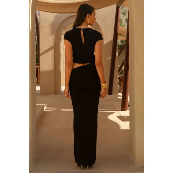 Pia | Robe Longue Noire à Manches Courtes avec Découpe