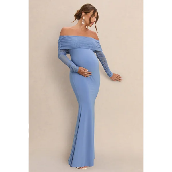 Pretty Perfect | Robe longue de maternité asymétrique bleu poudré avec découpe