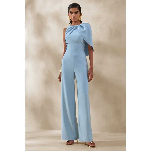 Quinley | Combinaison bleu poudré à encolure asymétrique avec manche cape