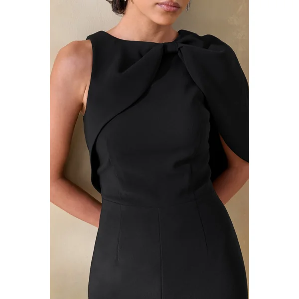 Quinley | Combinaison noire à encolure asymétrique avec manche cape