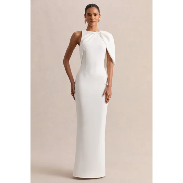 Quira | Robe longue blanche à décolleté asymétrique et manches cape