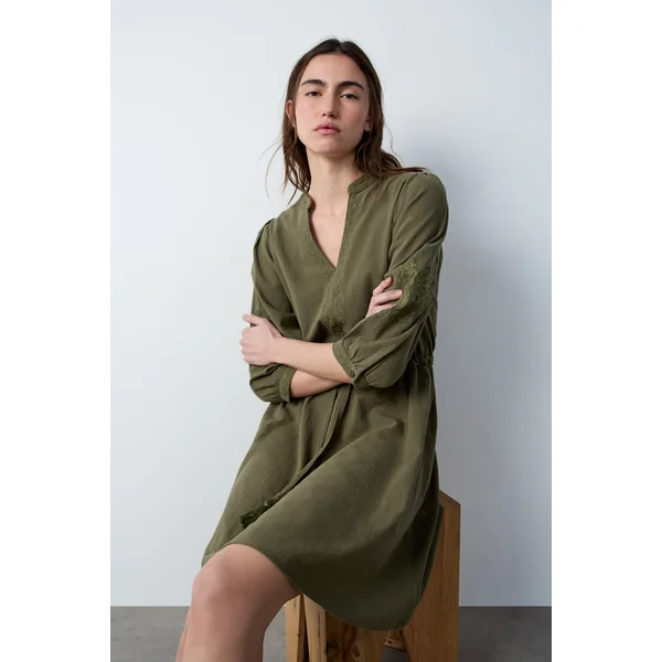 Robe courte brodée