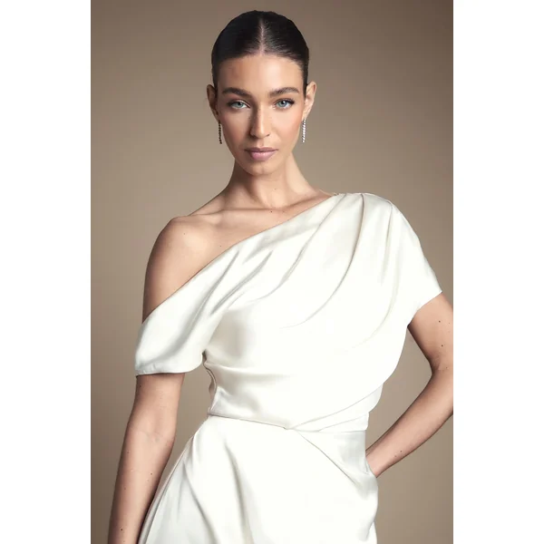 Robe de Mariée Longue en Satin à Épaules Dénudées avec Détails Froncés