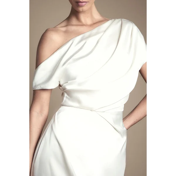 Robe de Mariée Longue en Satin à Épaules Dénudées avec Détails Froncés