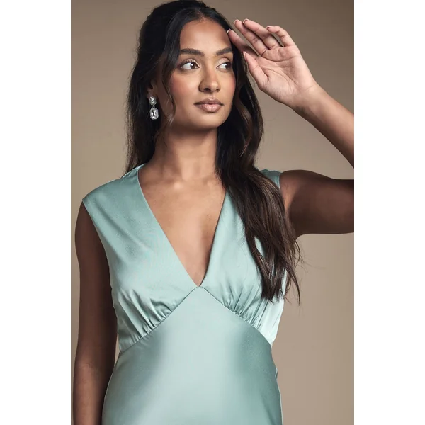 Robe Longue De Demoiselle D'honneur En Satin Sauge Avec Détail Dos Ouvert