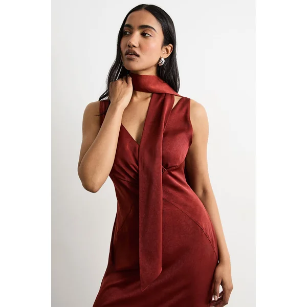 Robe Maxi Unie avec Détail Foulard et Col Noué