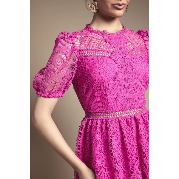 Robe Midi Ajustée Et Évasée En Dentelle À Manches Bouffantes