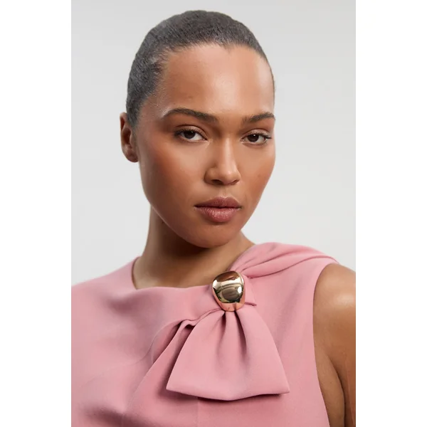 Robe Midi Ajustée Grande Taille en Stretch Compact avec Détail Nœud Papillon au Col