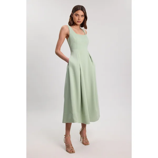 Robe Midi Ajustée À Jupe Ample