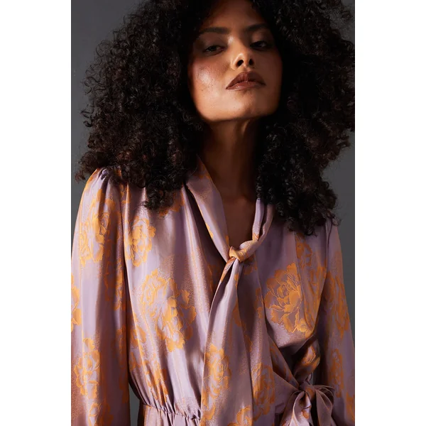 Robe Mini Évasée en Satin à Motif Jacquard Rose avec Col Noué