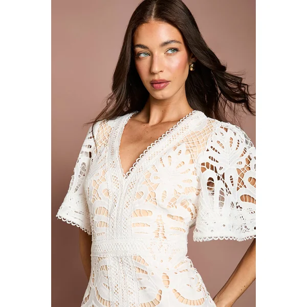Robe À Ourlet Mouchoir En Dentelle Positionnée