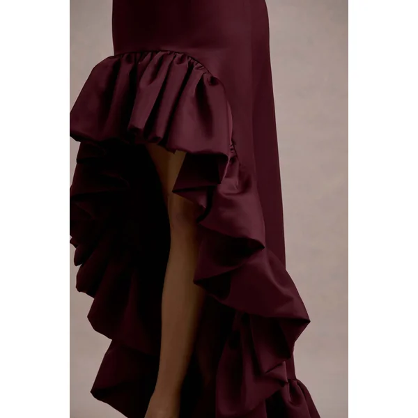 Ruby | Jupe longue asymétrique en satin merlot