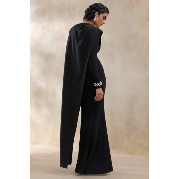 Salenne | Robe longue noire à encolure large avec cape asymétrique en satin