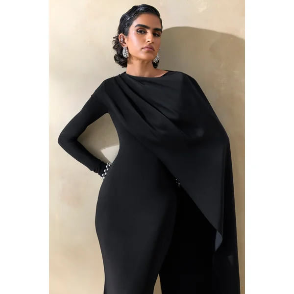 Salenne | Robe longue noire à encolure large avec cape asymétrique en satin