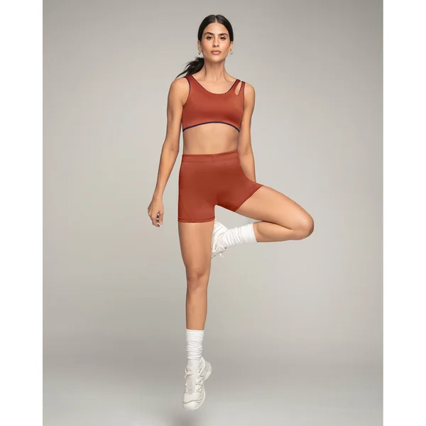 Short de sport léger avec coupe ajustée et taille élastique confortable