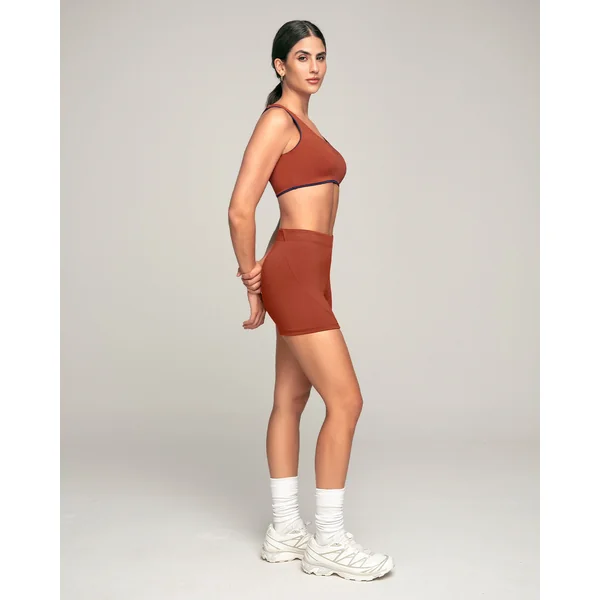 Short de sport léger avec coupe ajustée et taille élastique confortable