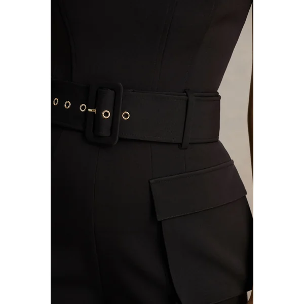 Solice | Combinaison tailleur noire à encolure carrée
