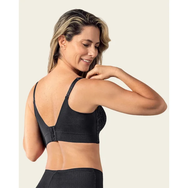 Soutien-gorge avec armatures et coque en arc de cercle.
