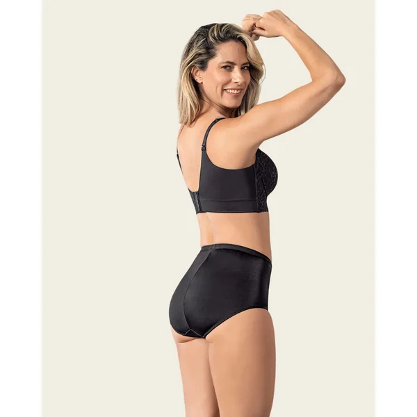 Soutien-gorge avec armatures et coque en arc de cercle.