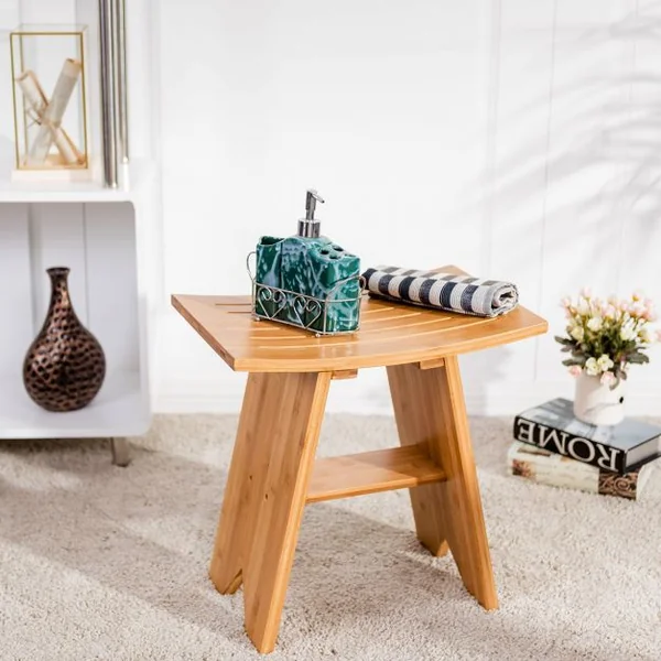 Tabouret de Douche avec Repose-pieds Siège Incurvé Capacité 120 Kg en Bambou 46x30x46cm Couleur de Bois