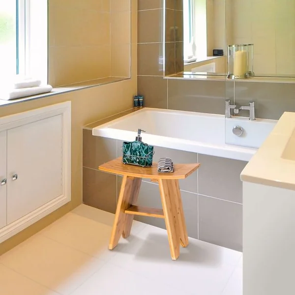 Tabouret de Douche avec Repose-pieds Siège Incurvé Capacité 120 Kg en Bambou 46x30x46cm Couleur de Bois