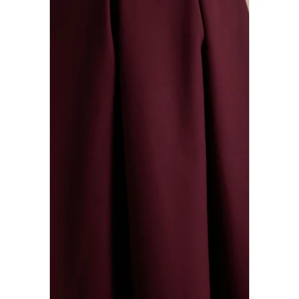 Thalia | Robe mi-longue bordeaux à encolure haute avec cape en mesh transparent
