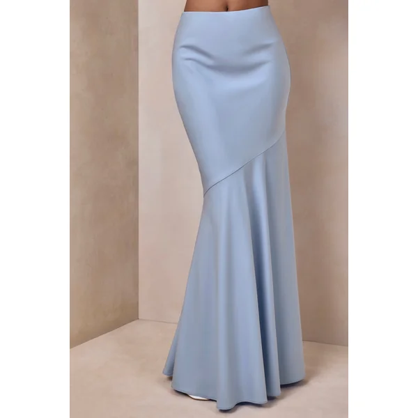 Vayla | Jupe longue en satin bleu poudré à taille basse asymétrique