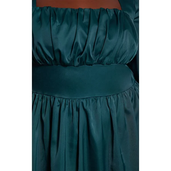 Vert Émeraude Robe Mini Grande Taille En Satin À Bonnets Froncés Et Manches Bouffantes