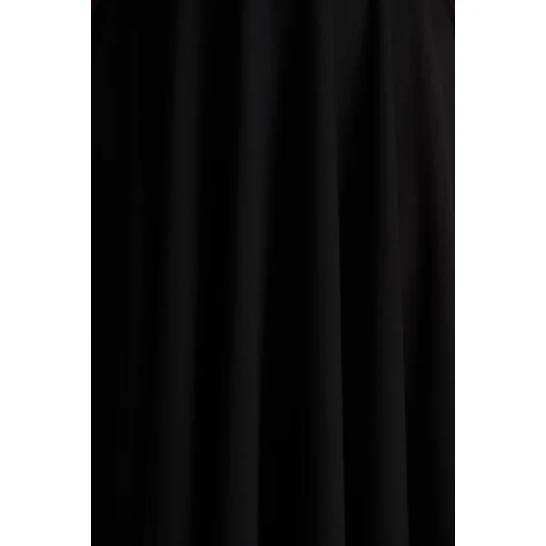 Vicky | Robe mi-longue noire à col montant et manches bouffantes