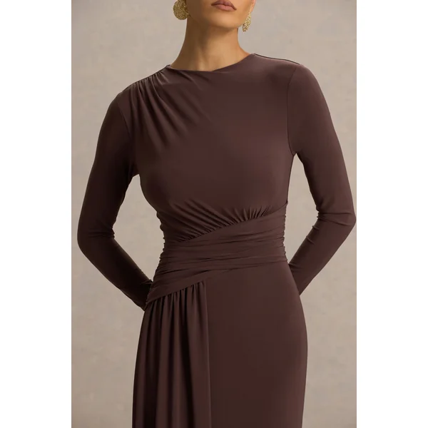 Virelle | Robe longue marron à encolure bateau et taille tombante