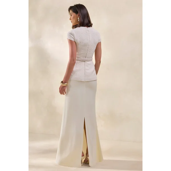 Whispera | Robe longue crème à encolure ronde avec jupe en satin et détails de poches