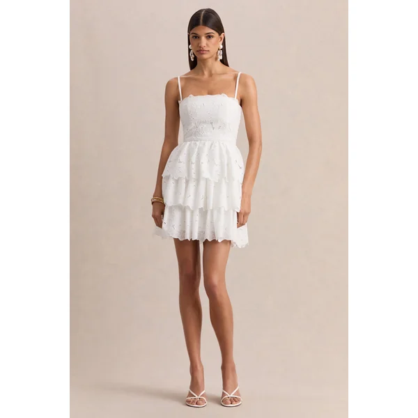 Winona | Mini-robe blanche en dentelle à décolleté carré avec détails à volants