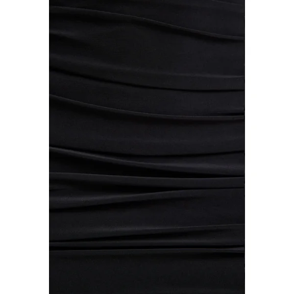 Yara | Robe mi-longue noire asymétrique froncée à cape