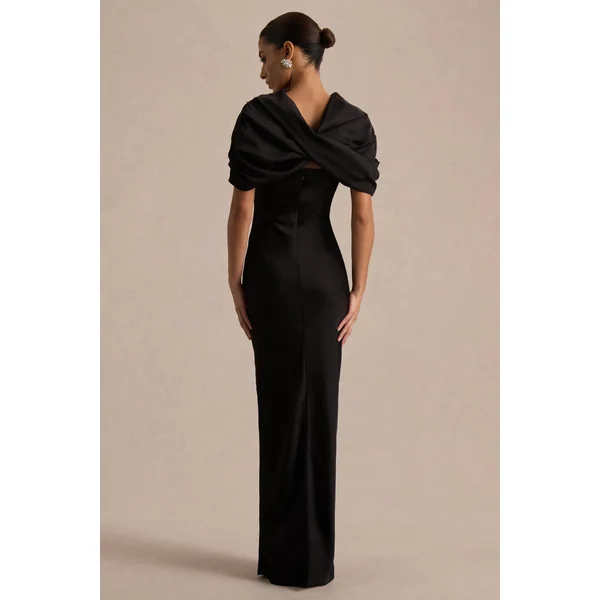 Yoli | Robe longue en satin noir avec cape torsadée amovible
