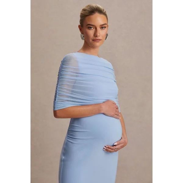 Zaria | Robe longue bleu poudré à col ras-du-cou avec cape en tulle