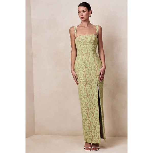 Zarisse | Robe longue en dentelle verte à encolure carrée