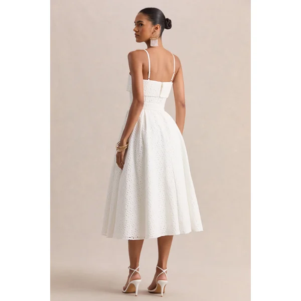Zoeva | Robe mi-longue en broderie crème à décolleté carré et taille ceinturée