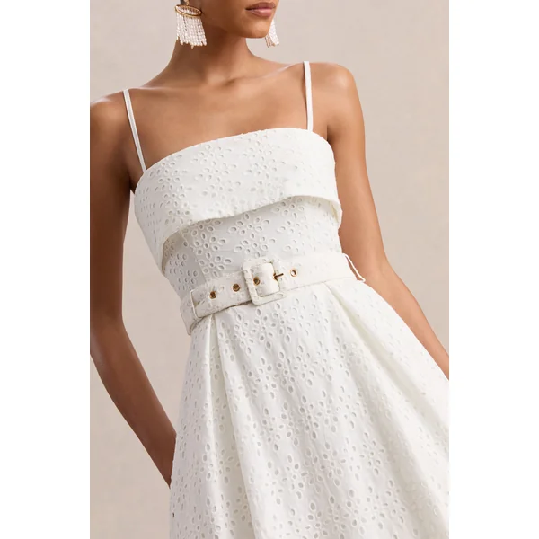 Zoeva | Robe mi-longue en broderie crème à décolleté carré et taille ceinturée