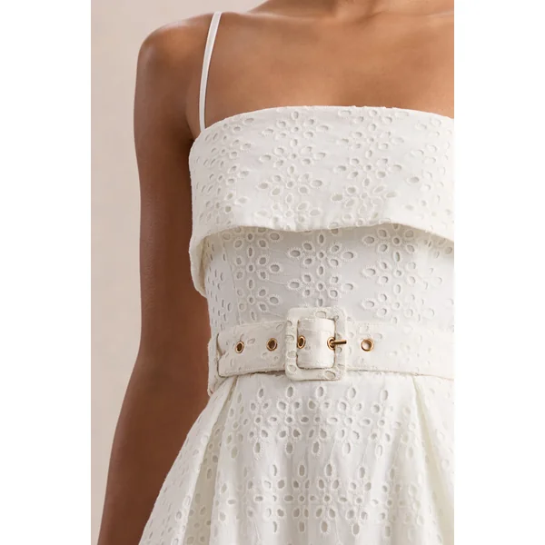 Zoeva | Robe mi-longue en broderie crème à décolleté carré et taille ceinturée