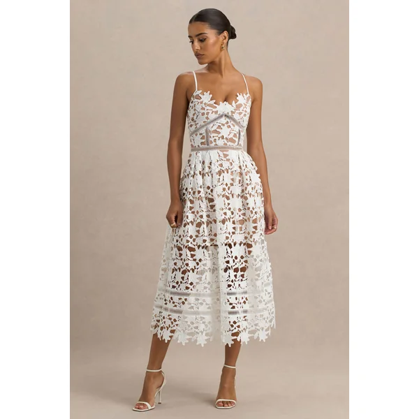 Zuri | Robe mi-longue en dentelle blanche avec encolure en cœur et bretelles fines