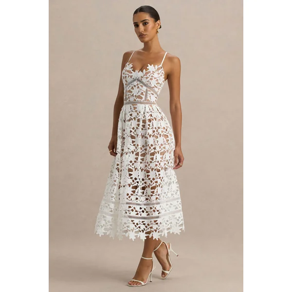 Zuri | Robe mi-longue en dentelle blanche avec encolure en cœur et bretelles fines